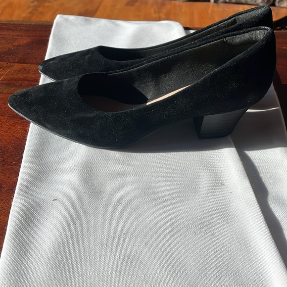 Clarks Women's Black Suede Pumps size 9
New never worn with tags on sole - Picture 5 of 6